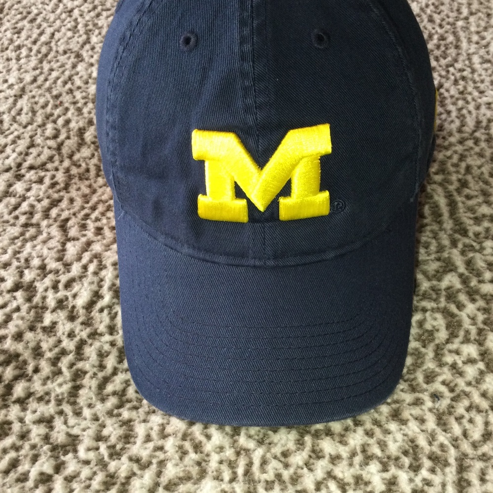 University of Michigan Wolverines Fitted Hat/Cap/Baseball Cap S/M - Picture 3 of 8